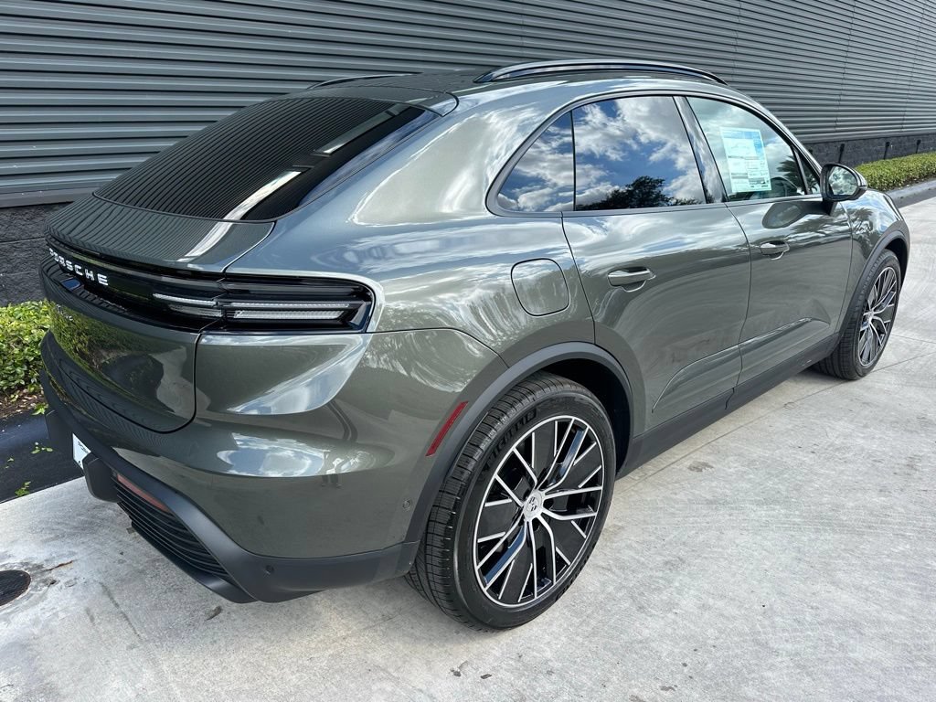 Used 2026 Porsche Macan Electric RWD image 9