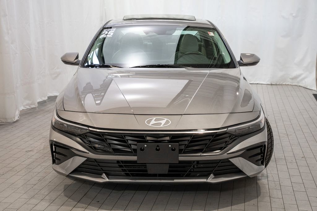 Used 2025 Hyundai Elantra Limited image 2