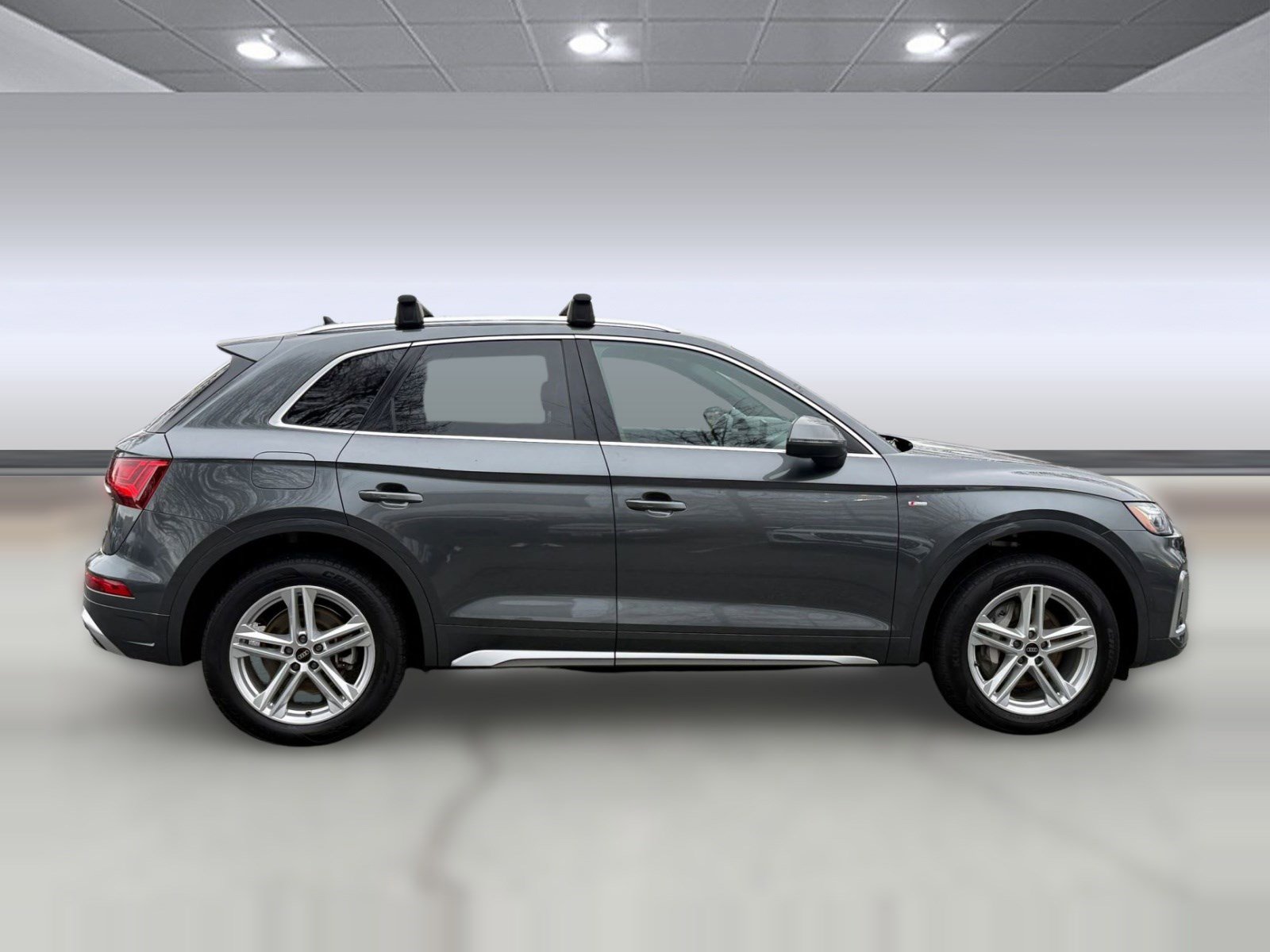 Used 2023 Audi Q5 e Premium w/ Convenience Package image 8
