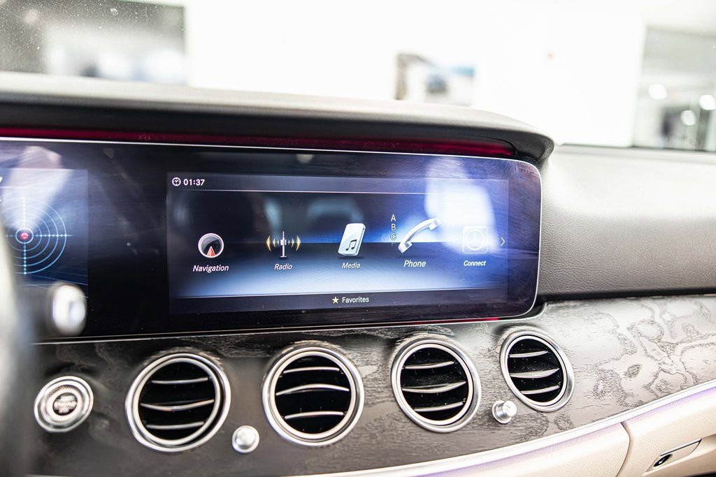 Used 2018 Mercedes-Benz E 400 4MATIC Sedan image 27