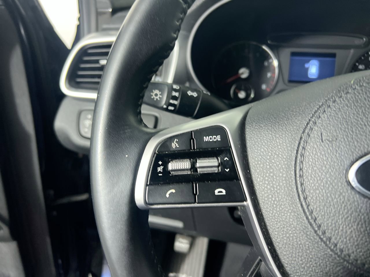 Used 2020 Kia Sorento LX w/ LX I4 Convenience Package FWD image 16