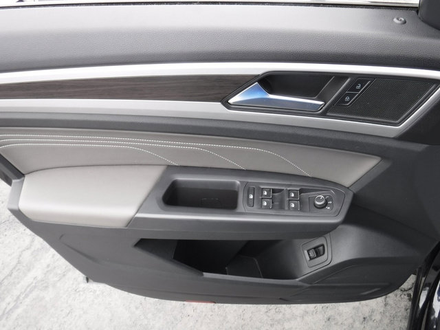 Used 2021 Volkswagen Atlas SE w/ Panoramic Sunroof Package image 18