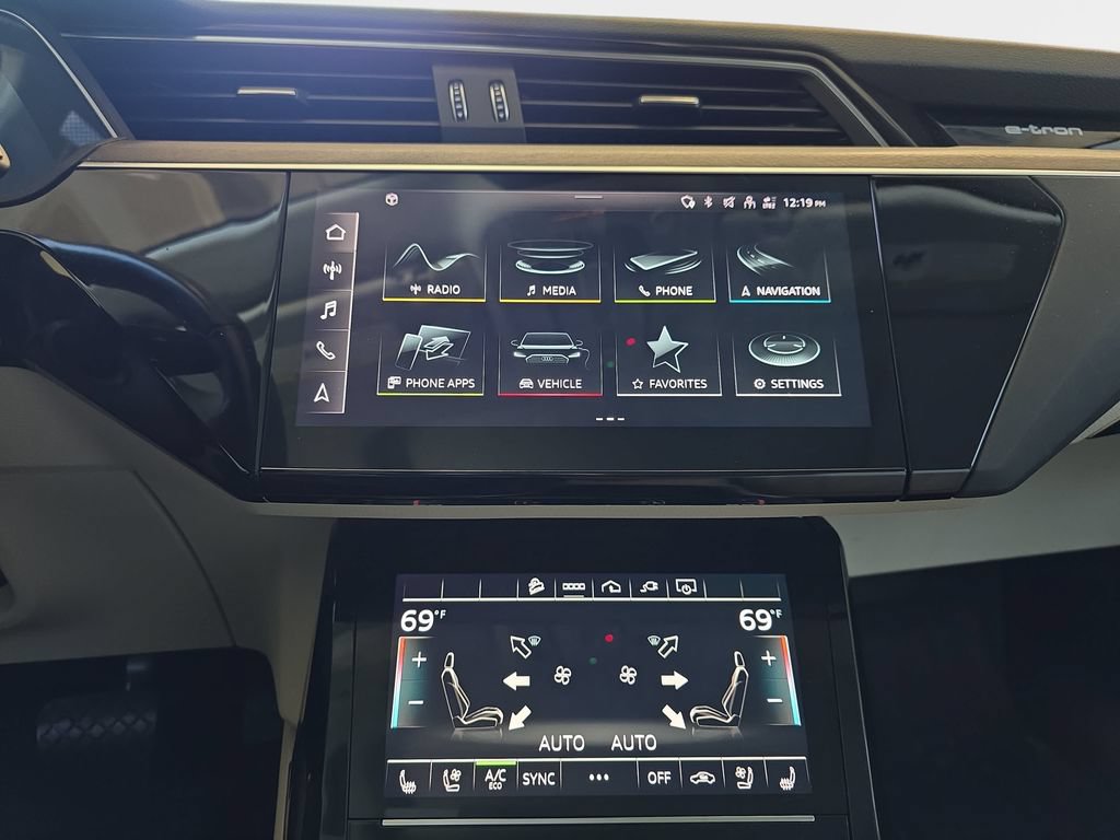 Certified 2024 Audi Q8 e-tron Premium Plus w/ Premium Plus Package AWD/4WD image 22