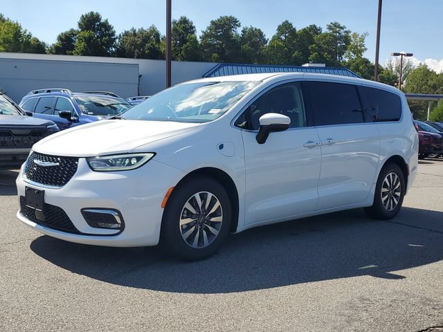 Used 2023 Chrysler Pacifica Touring-L FWD image 3