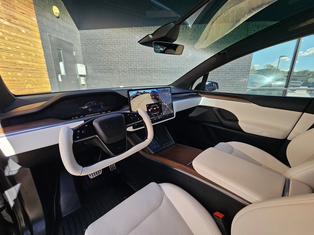 Used 2022 Tesla Model X AWD/4WD image 2