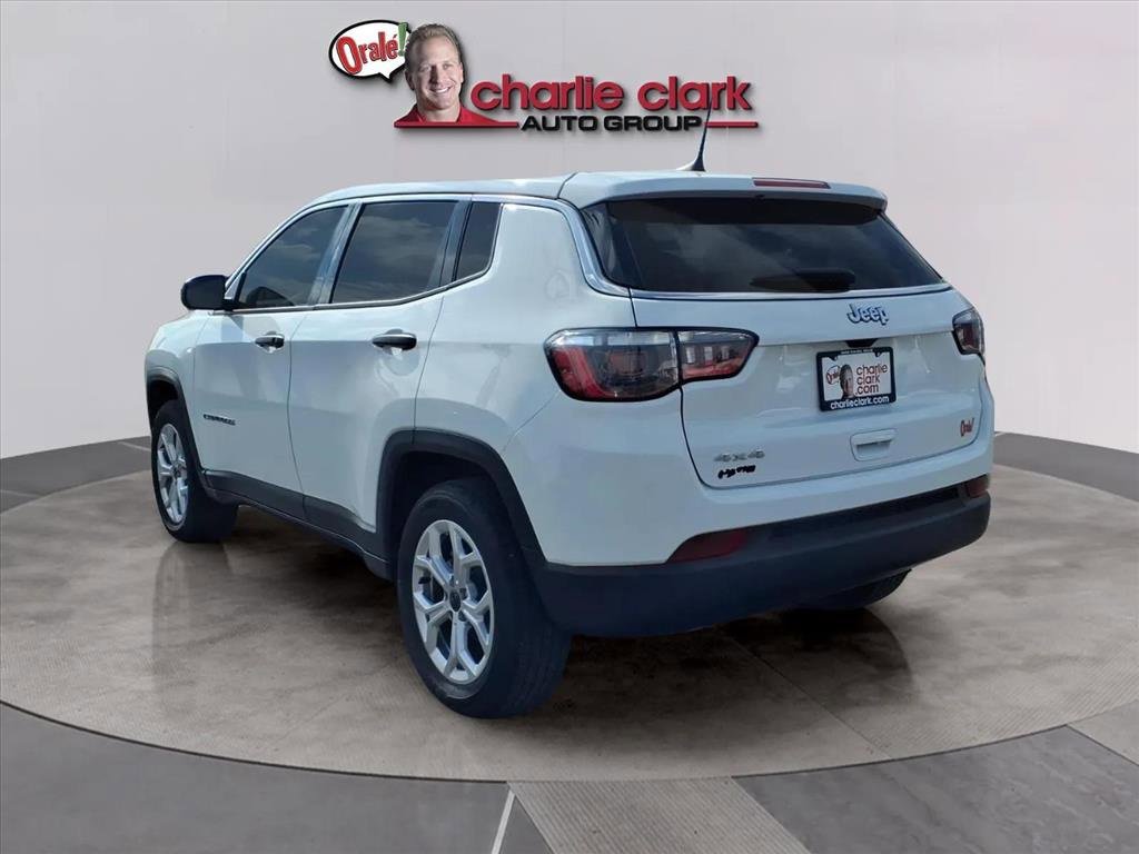 Used 2025 Jeep Compass Sport image 3