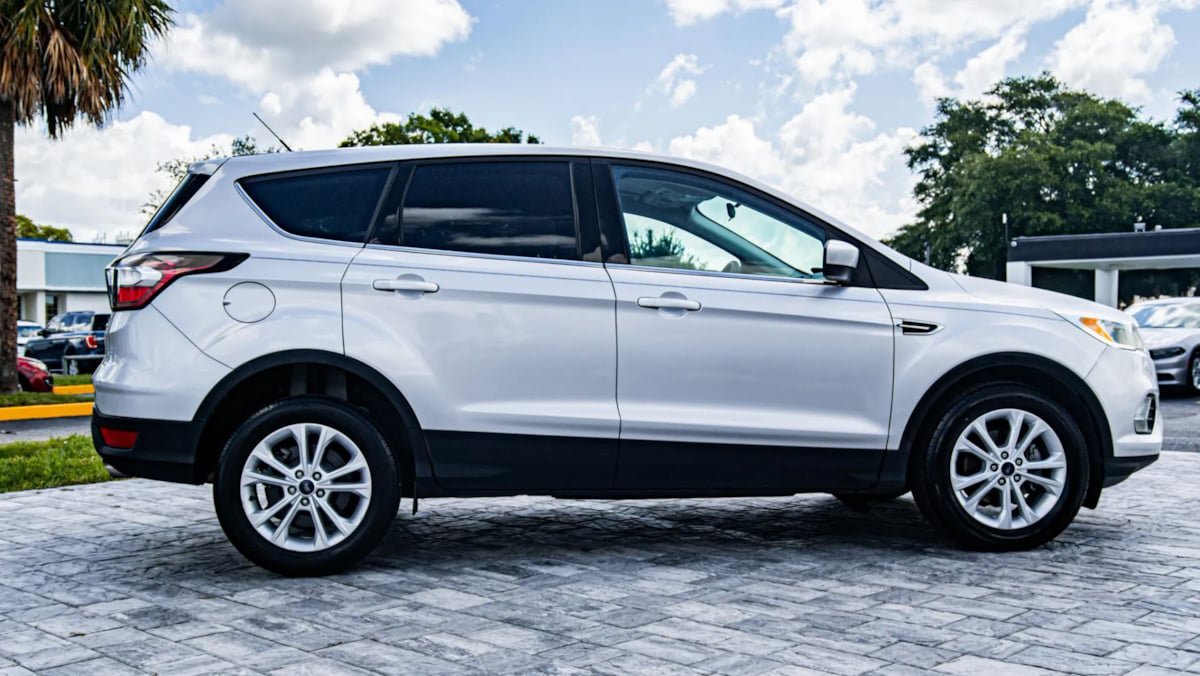 Used 2017 Ford Escape SE FWD image 9