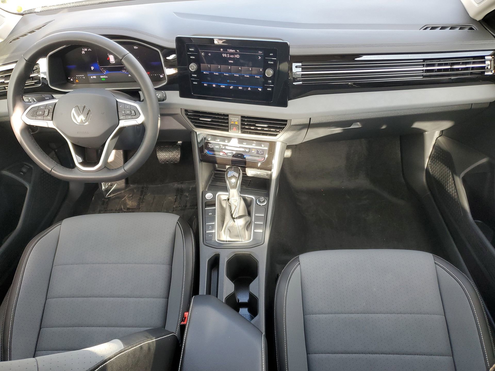 Used 2025 Volkswagen Jetta SE FWD image 12