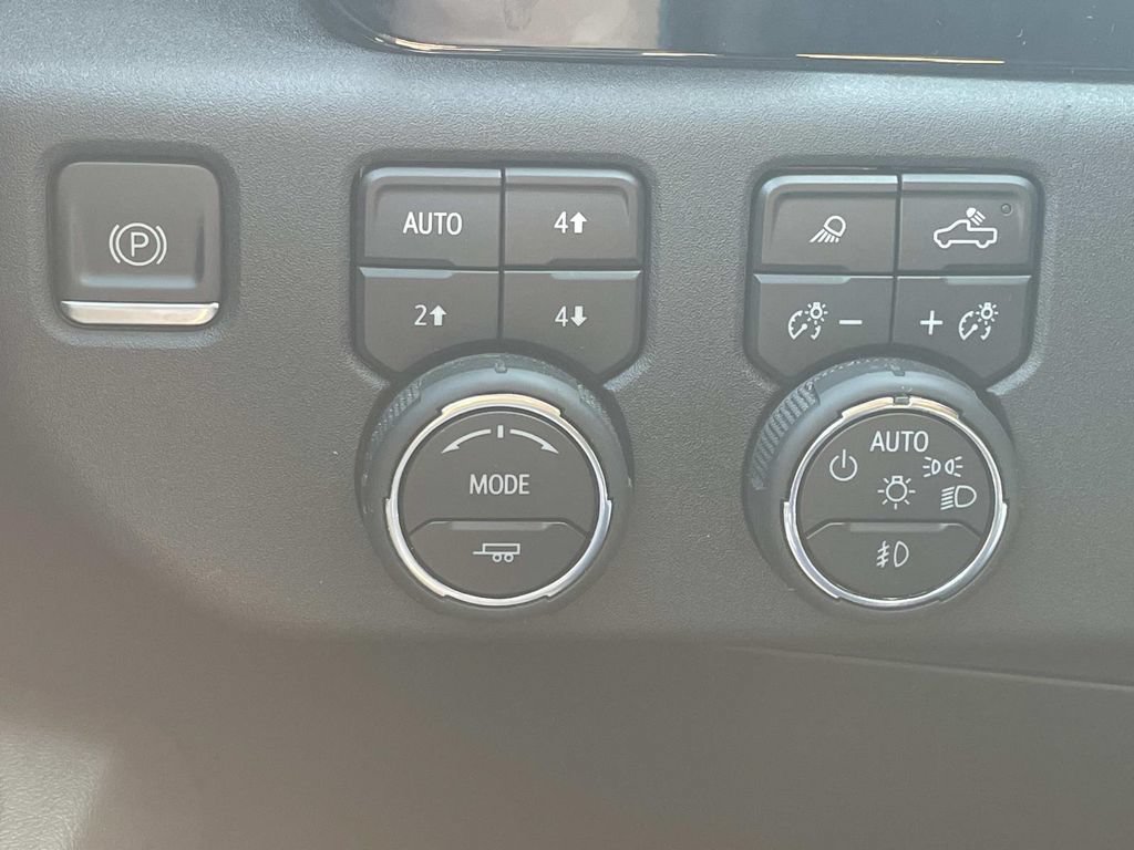 Used 2024 Chevrolet Silverado 1500 High Country w/ High Country Premium Package AWD/4WD image 31