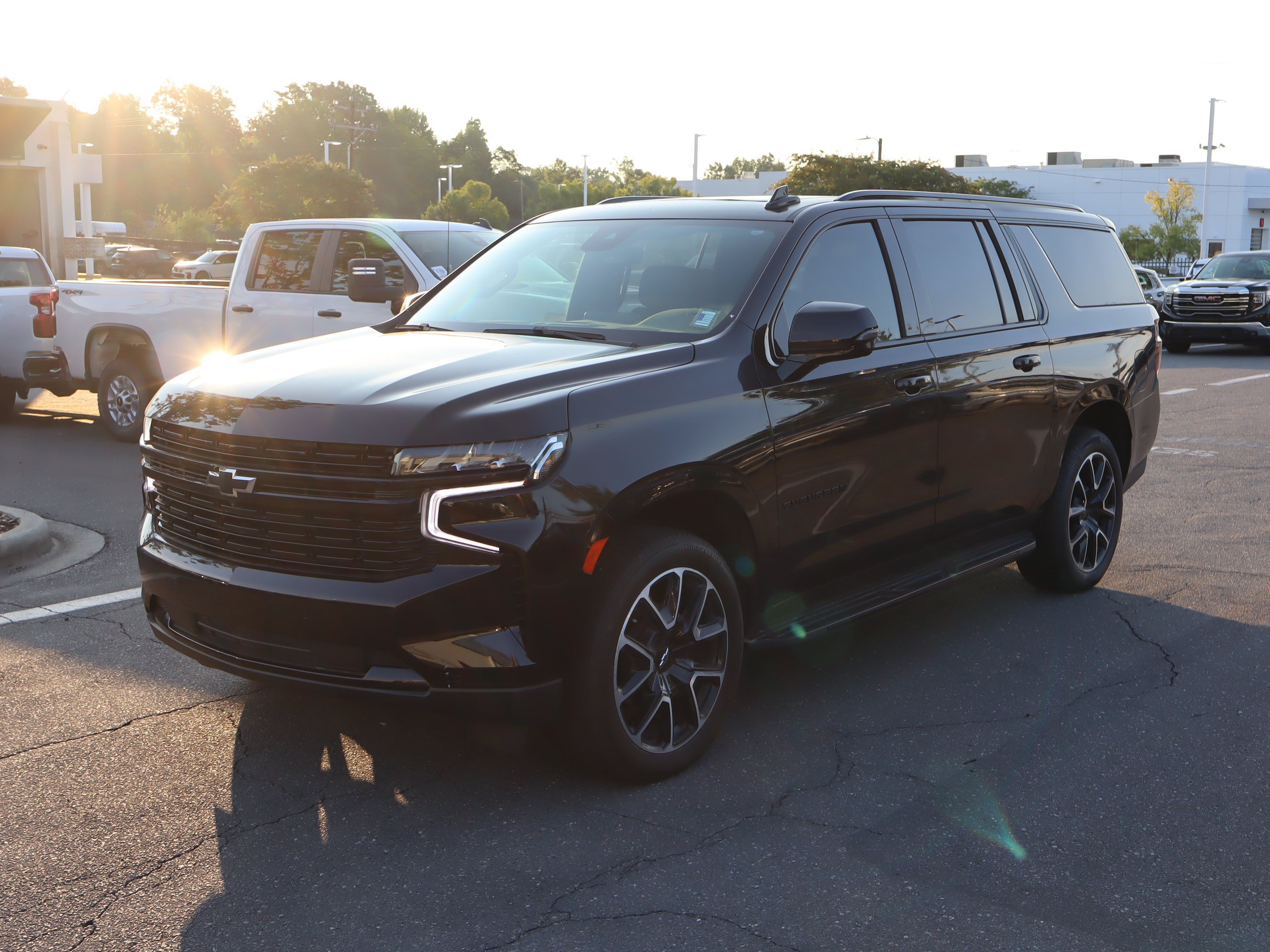 Used 2024 Chevrolet Suburban RST w/ Luxury Package AWD/4WD image 5