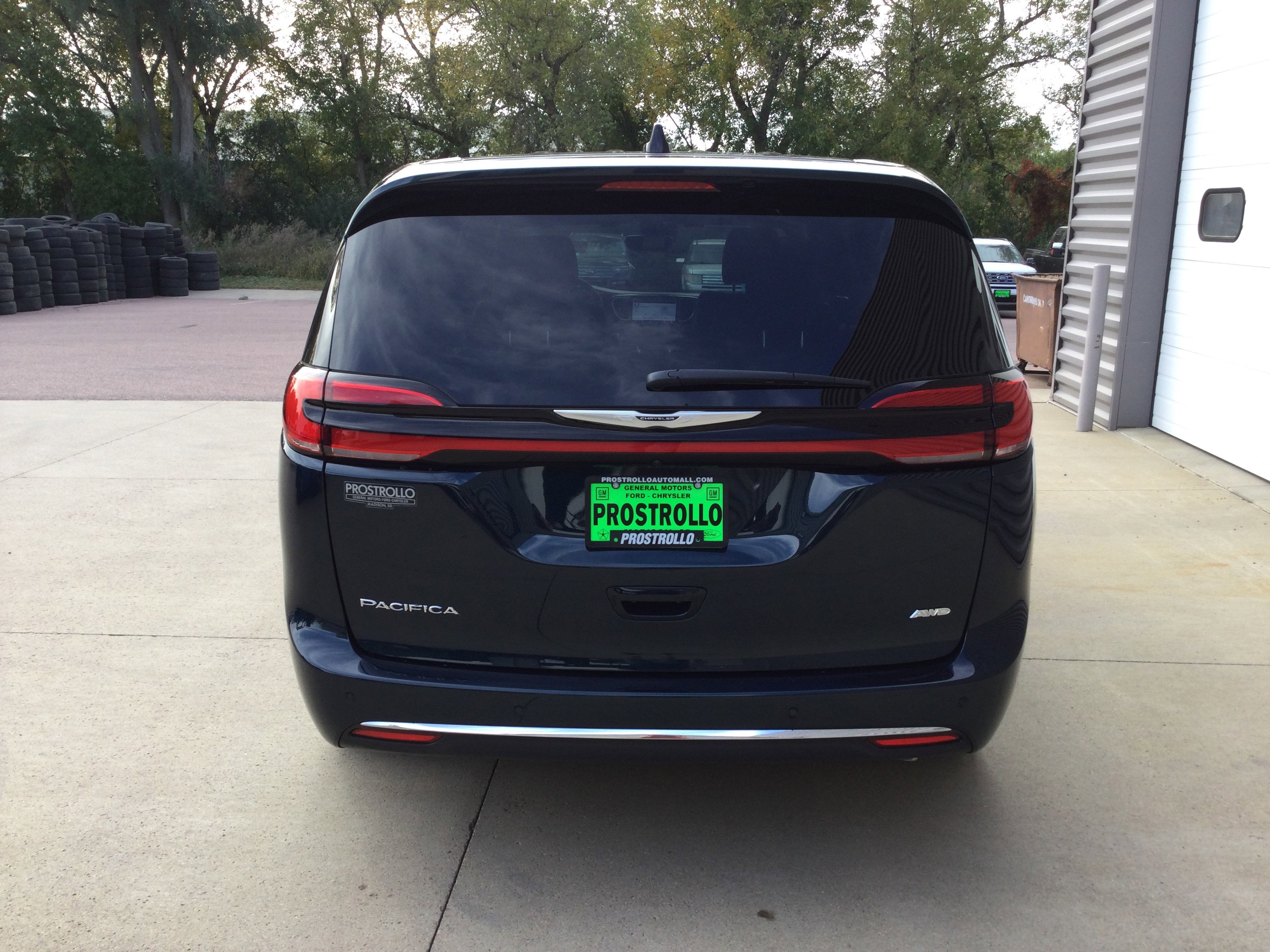 New 2025 Chrysler Pacifica Select image 4