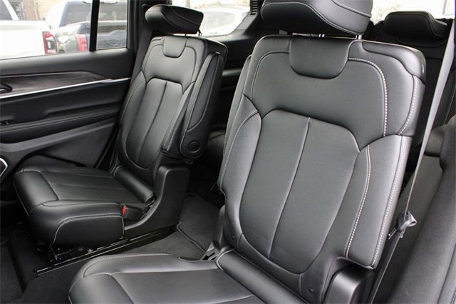 New 2024 Jeep Grand Cherokee L Limited w/ Trailer Tow Package image 15