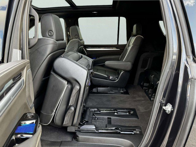 Used 2025 Cadillac Escalade ESV Sport w/ Touring Package image 38