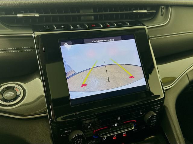 Used 2023 Jeep Grand Cherokee Laredo w/ Luxury Tech Group I image 13