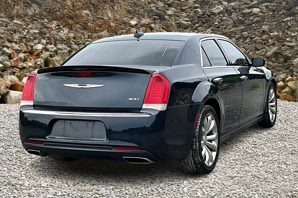 Used 2018 Chrysler 300 Limited image 2