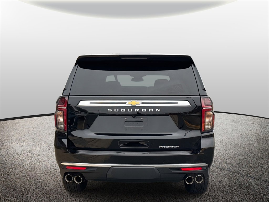 Used 2024 Chevrolet Suburban Premier image 4