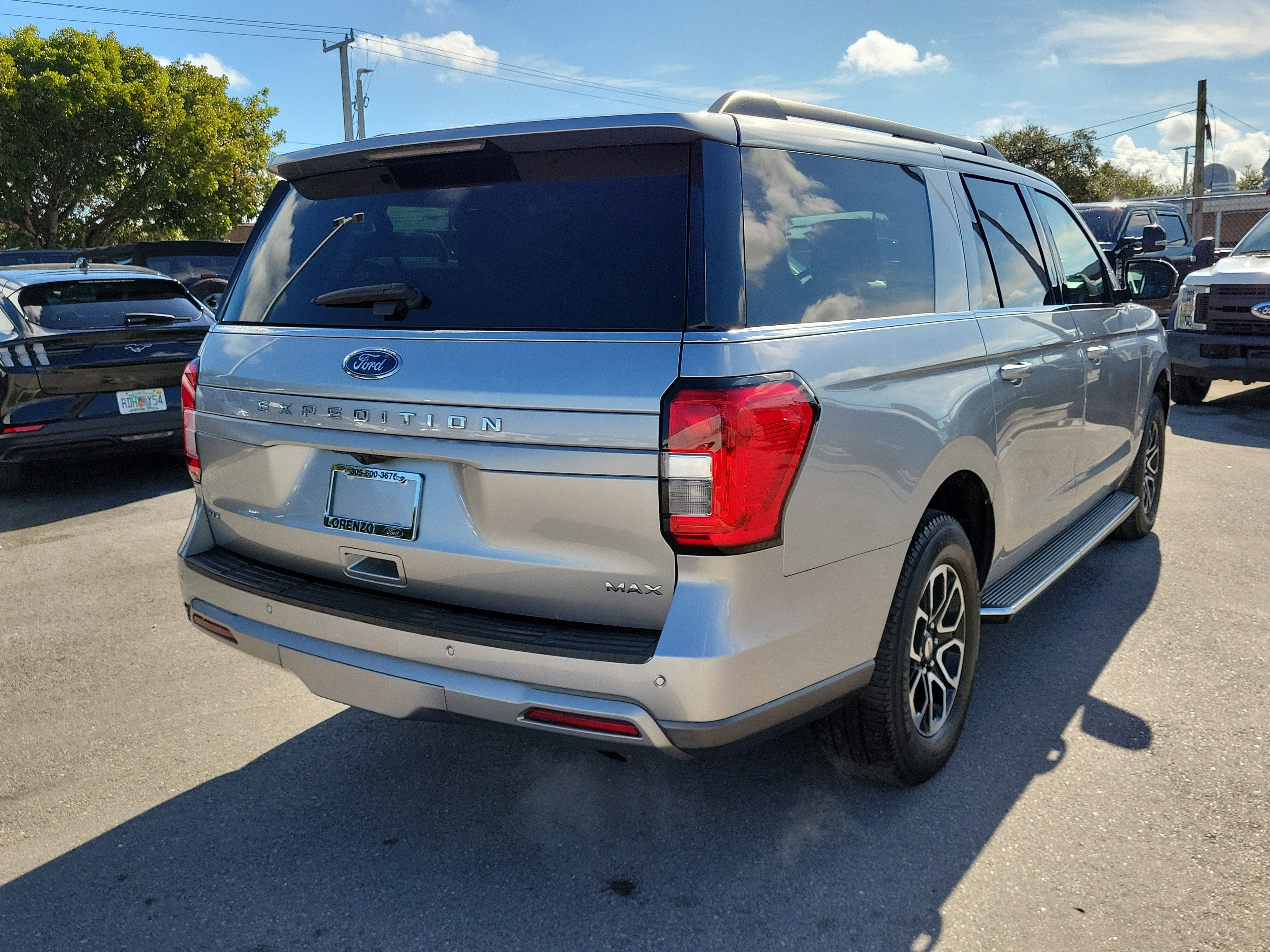 Used 2023 Ford Expedition Max XLT image 4