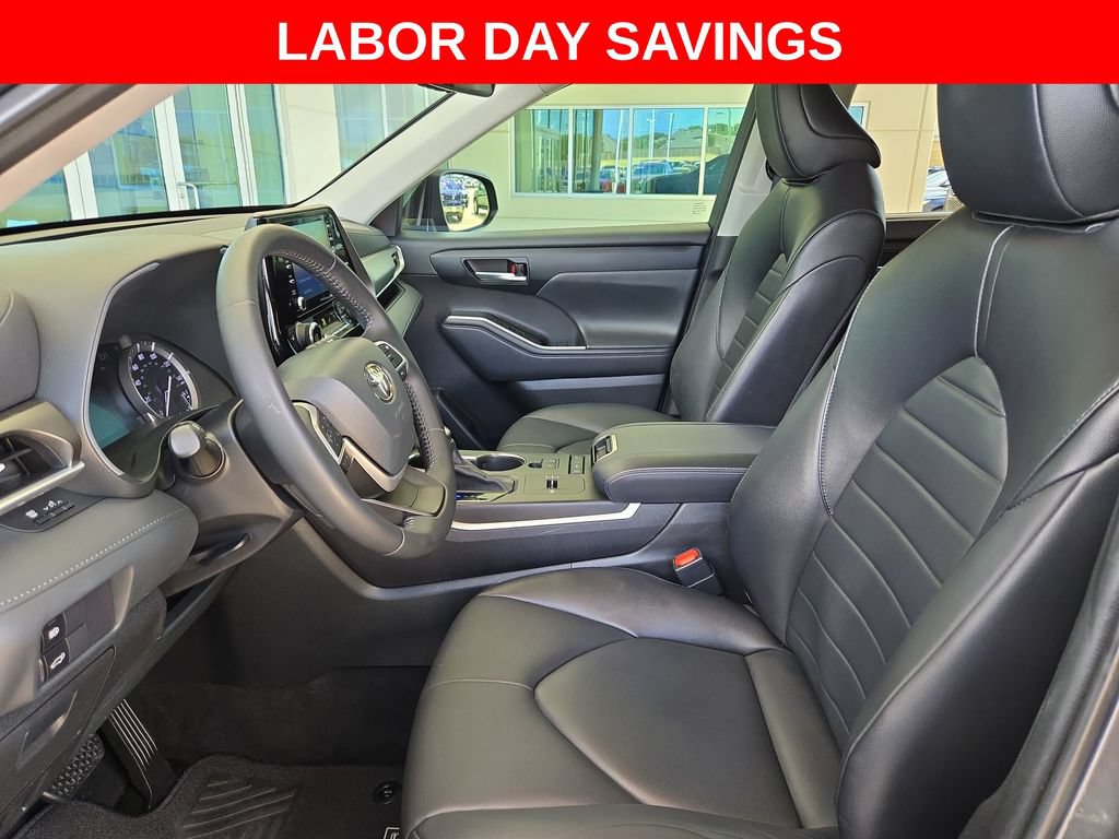 Used 2022 Toyota Highlander XLE FWD image 9