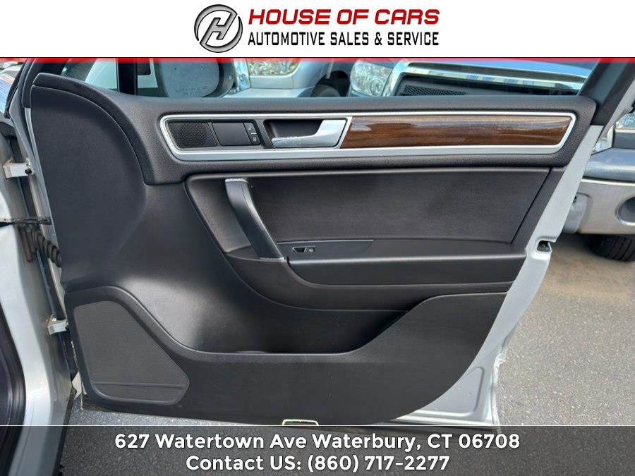 Used 2016 Volkswagen Touareg Sport AWD/4WD image 55