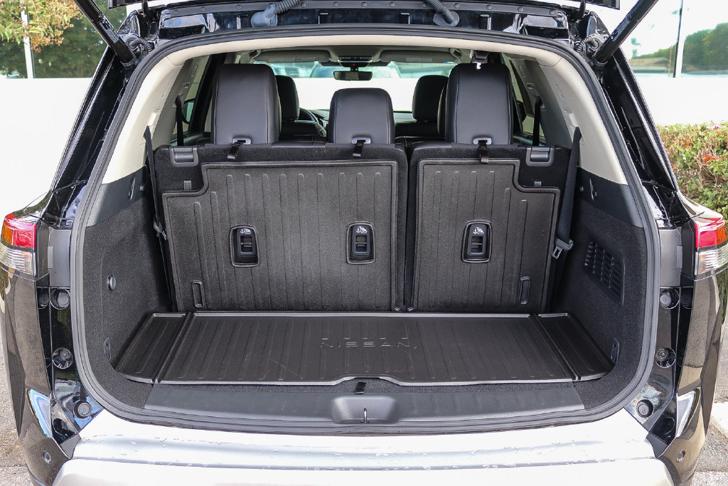 Used 2025 Nissan Pathfinder Platinum w/ Cargo Package FWD image 27