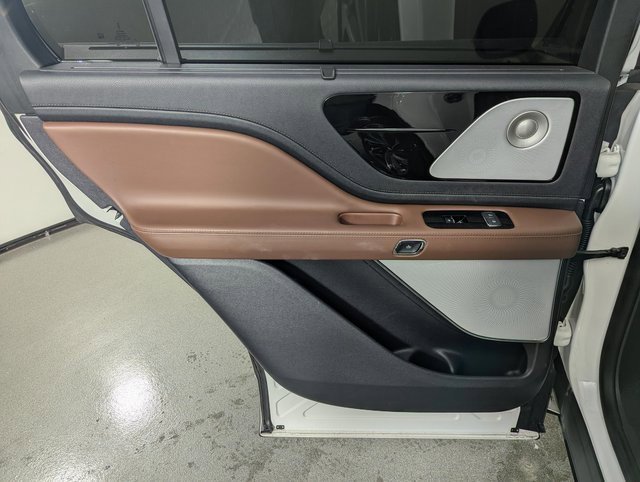 Used 2025 Lincoln Aviator Reserve w/ Equipment Group 201A image 15