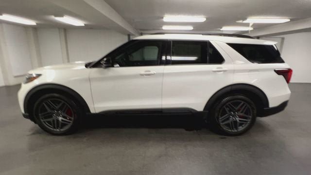 Used 2025 Ford Explorer ST AWD/4WD image 5
