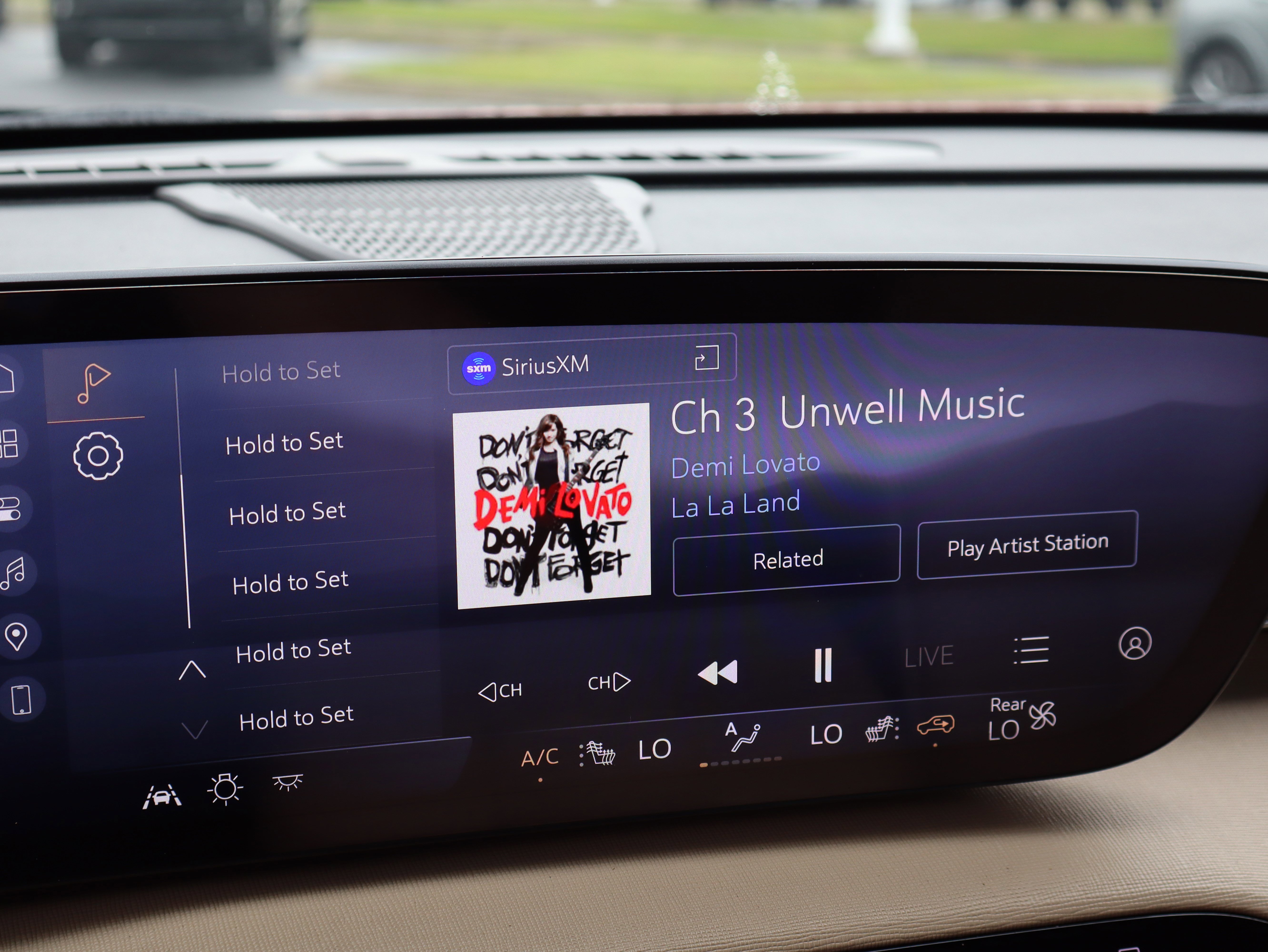 Used 2025 Buick Enclave Preferred image 31