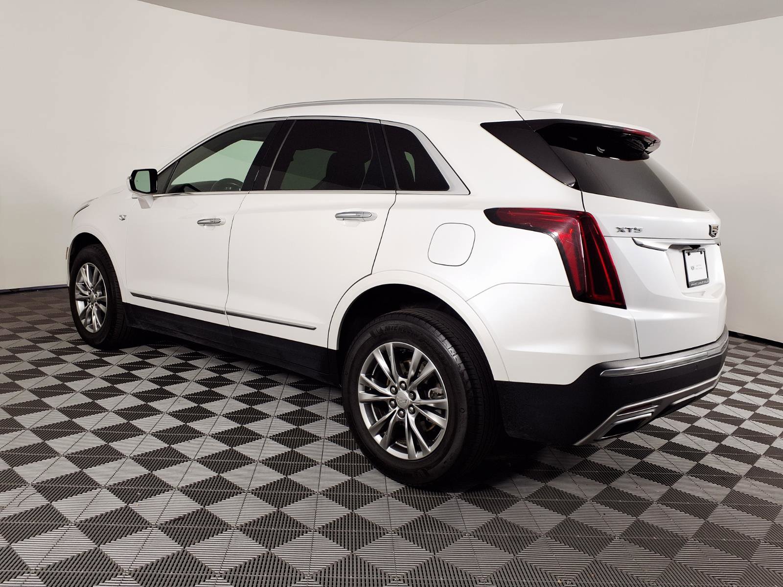 Certified 2023 Cadillac XT5 Premium Luxury w/ LPO, Floor Liner Package FWD image 6