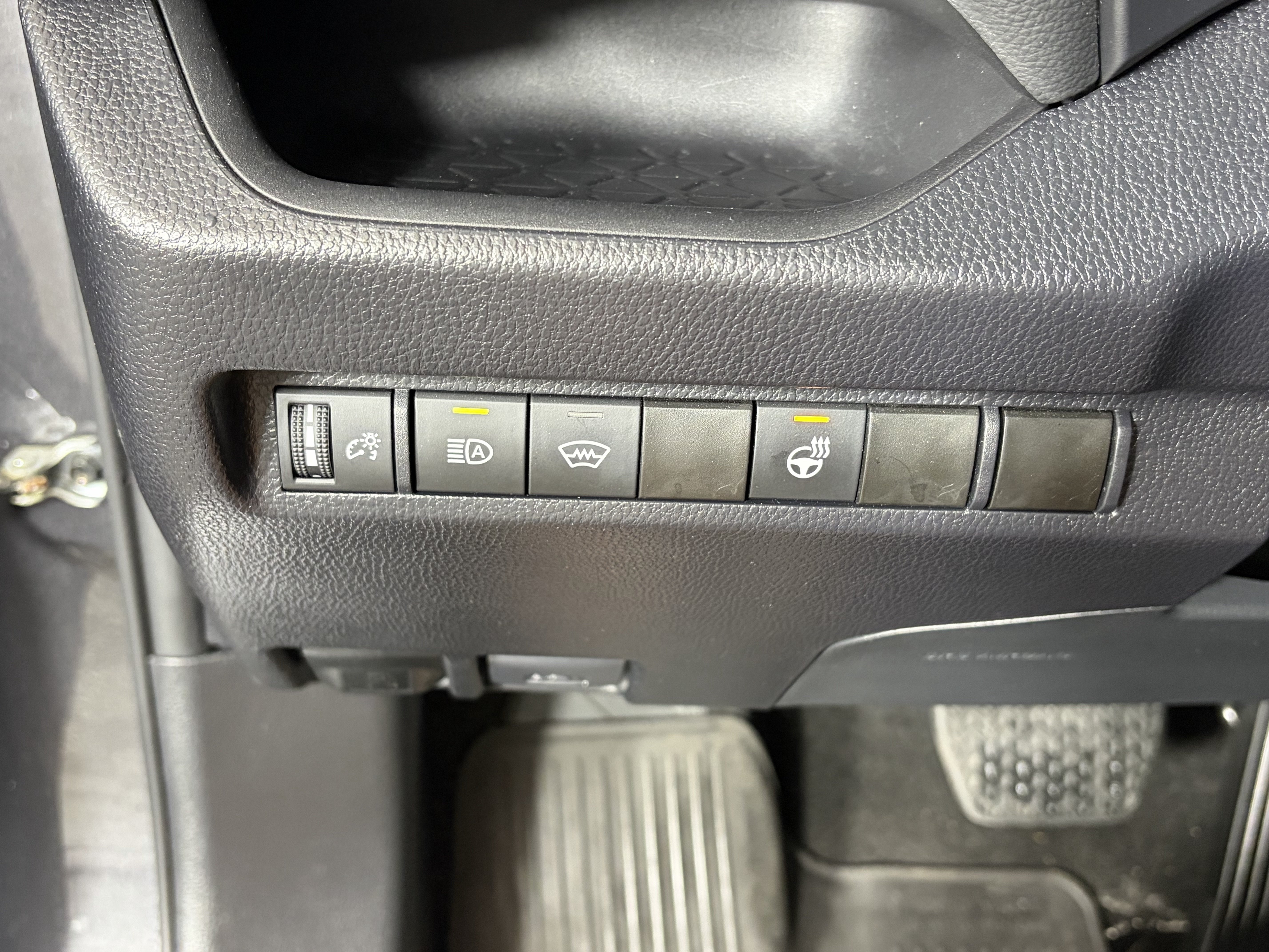 Used 2024 Toyota RAV4 XLE w/ Weather Package AWD/4WD image 28