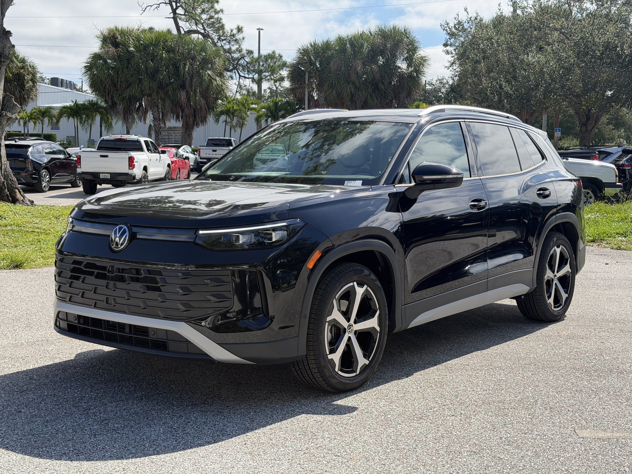 New 2026 Volkswagen Tiguan SE FWD image 3