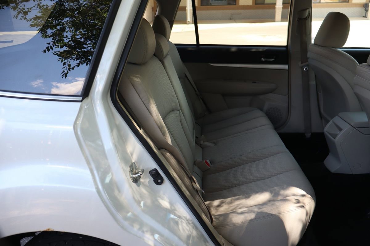 Used 2012 Subaru Outback 2.5i Premium w/ All-Weather Pkg AWD/4WD image 21