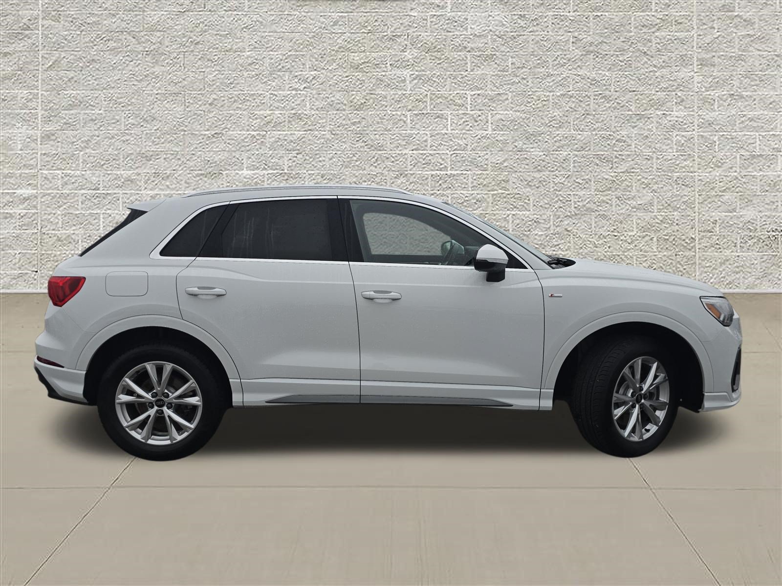 Certified 2025 Audi Q3 2.0T Premium w/ Convenience Package AWD/4WD image 8