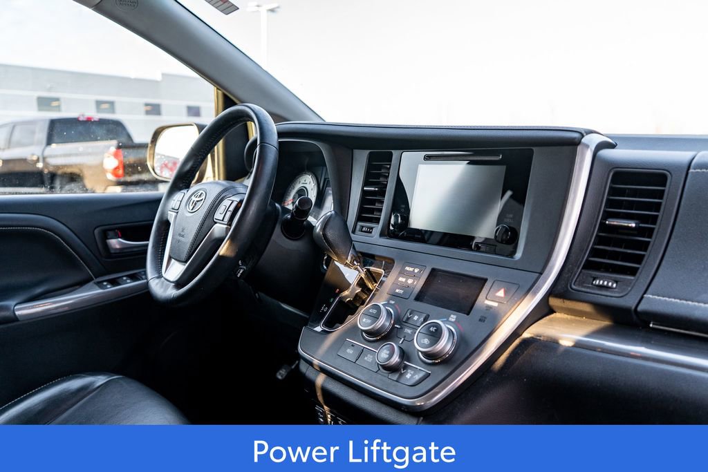 Used 2016 Toyota Sienna SE Premium image 12