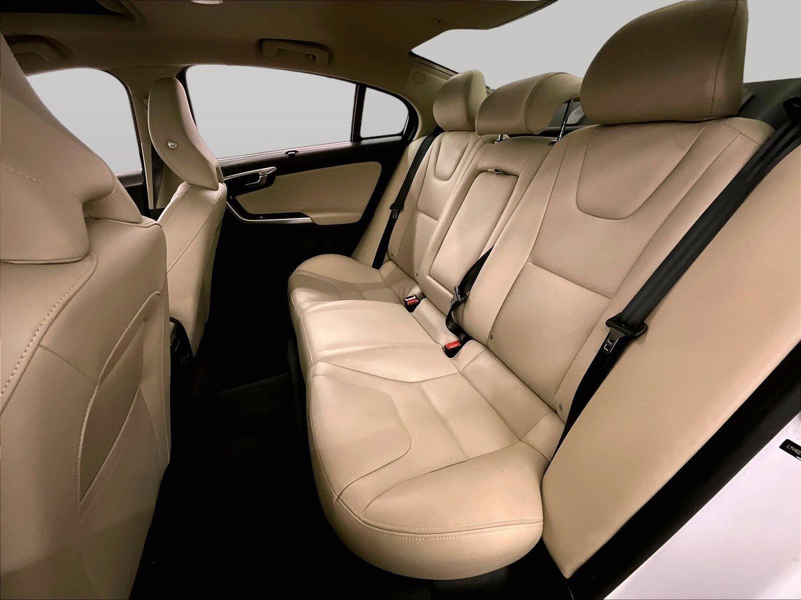 Used 2017 Volvo S60 T5 Inscription image 25