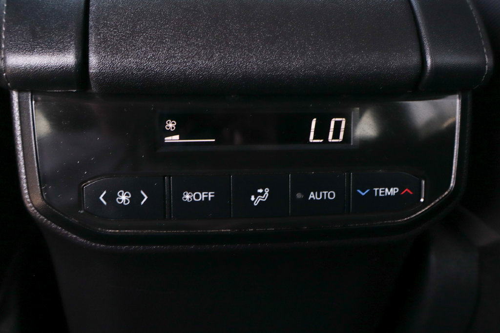 Used 2021 Toyota Highlander L FWD image 45