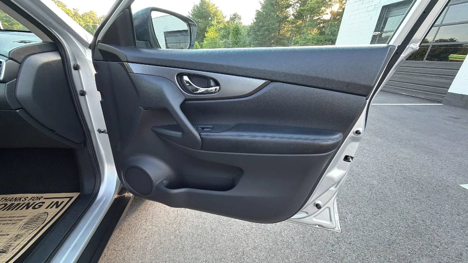 Used 2015 Nissan Rogue SV AWD/4WD image 51
