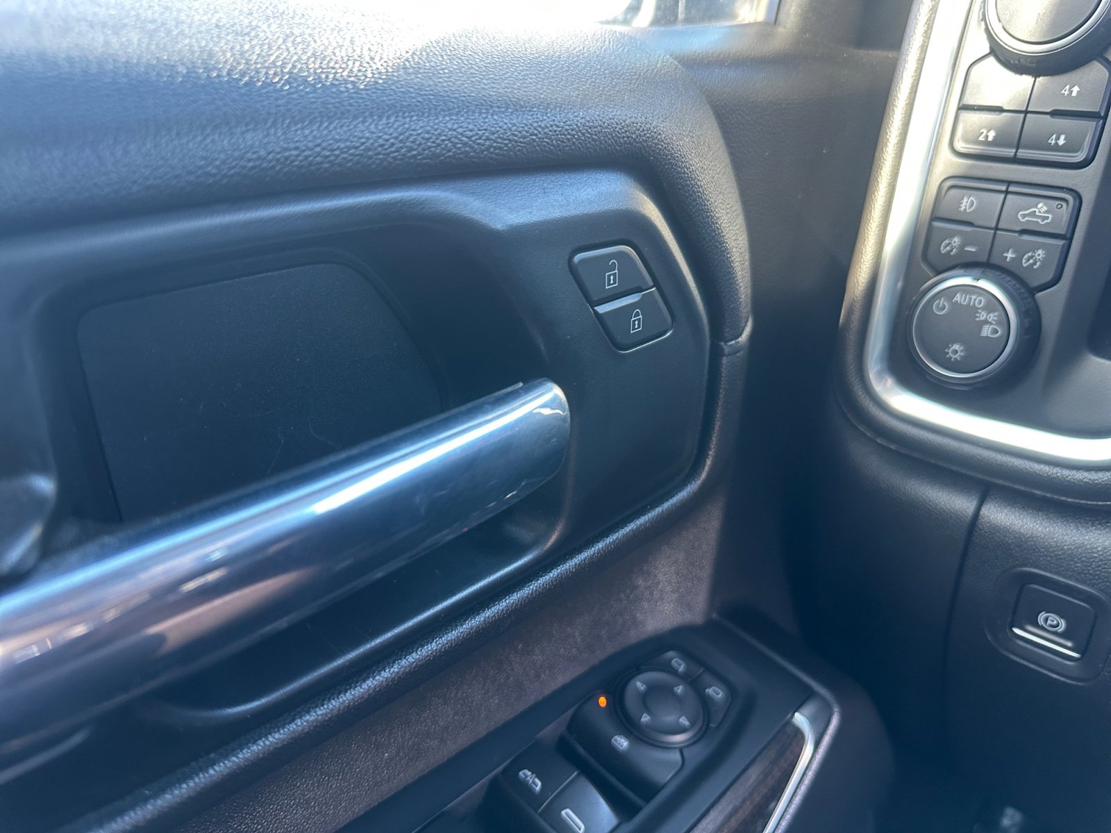 Used 2022 Chevrolet Silverado 1500 LT Trail Boss AWD/4WD image 18