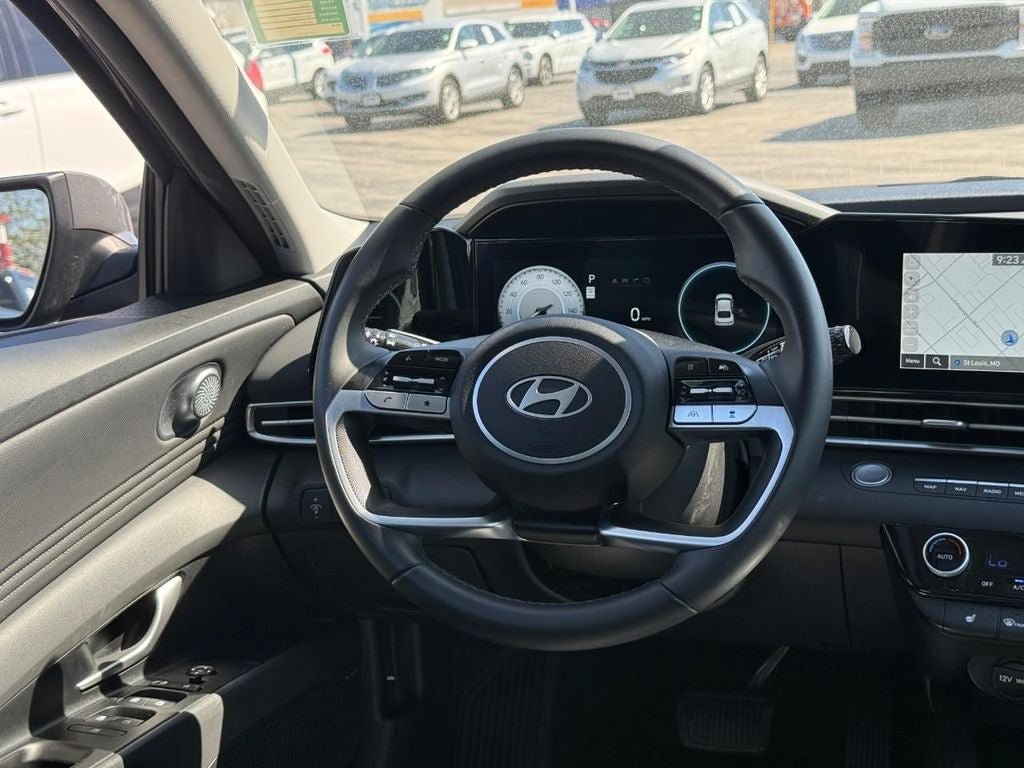 Used 2025 Hyundai Elantra Limited FWD image 12
