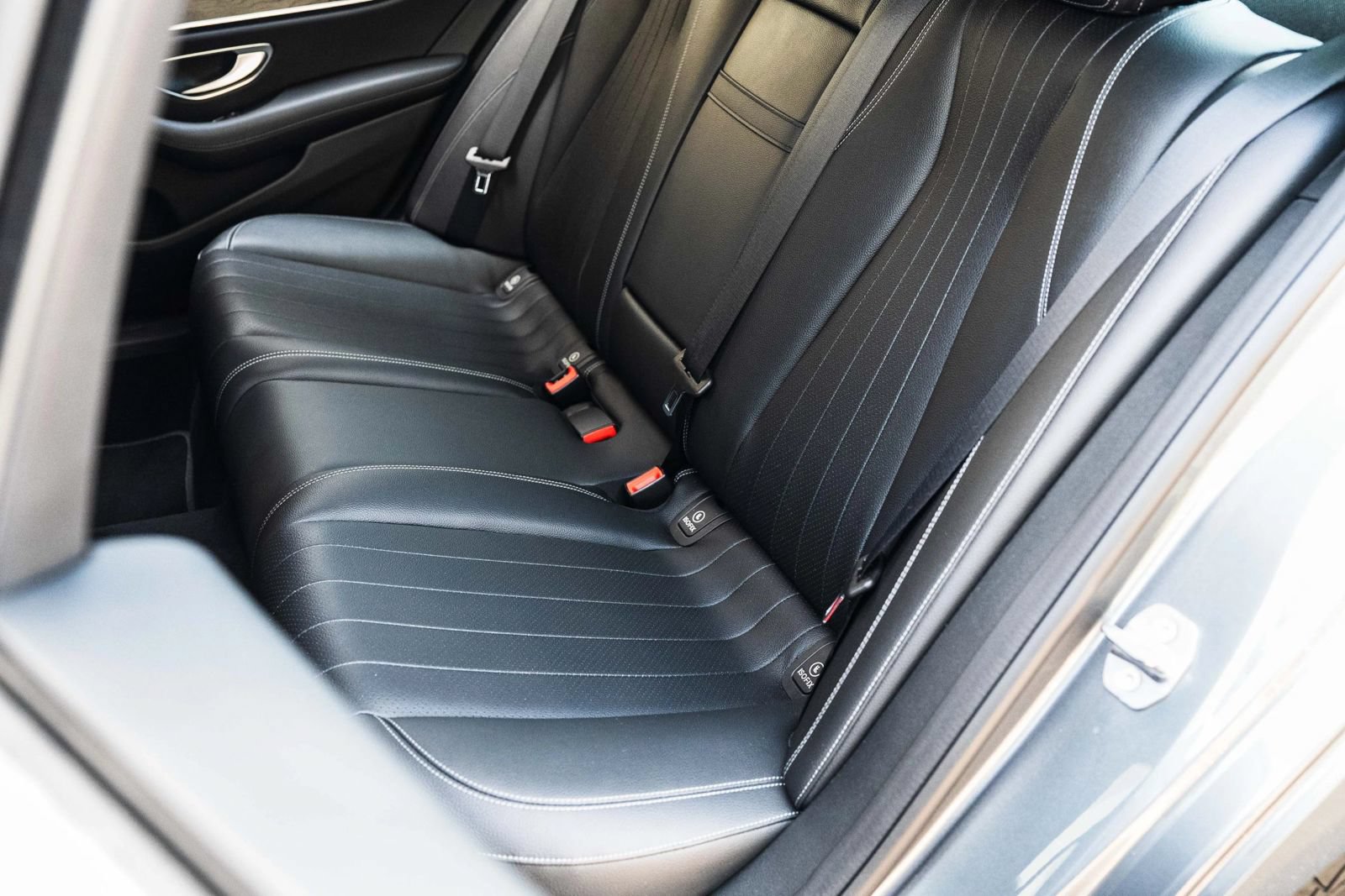 Used 2018 Mercedes-Benz E 300 4MATIC image 24