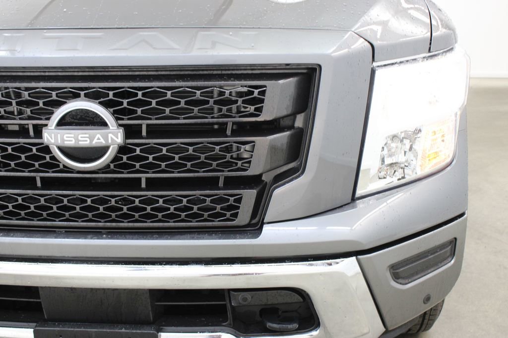 Used 2024 Nissan Titan SV w/ SV Convenience Package image 8