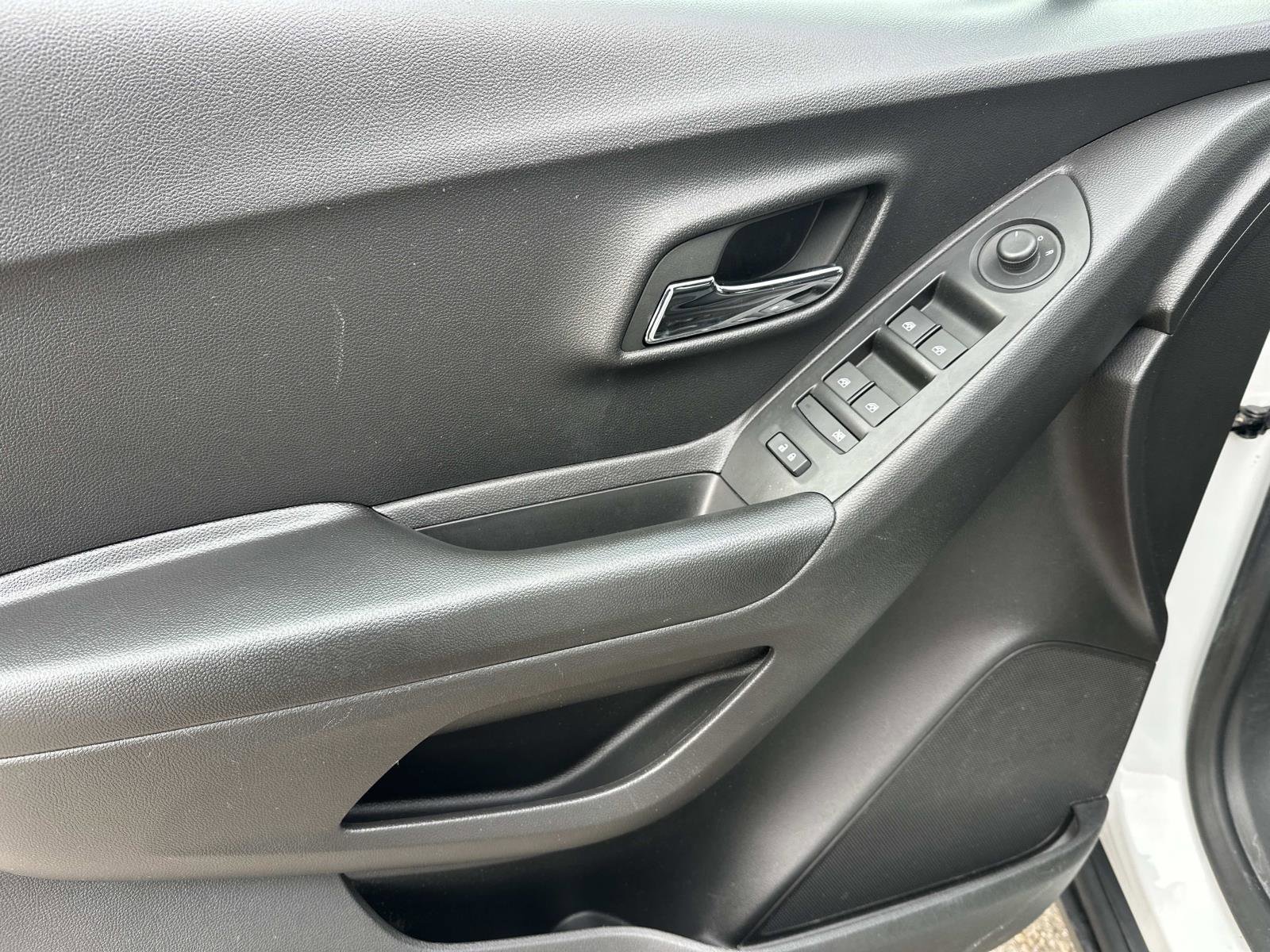 Certified 2022 Chevrolet Trax LT w/ LT Convenience Package image 14