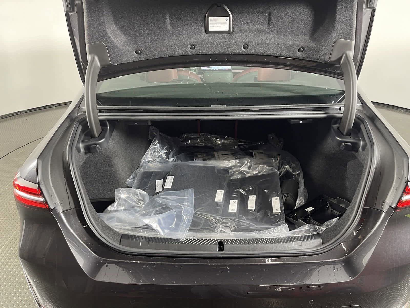 Certified 2024 BMW i5 eDrive40i w/ Premium Package RWD image 16