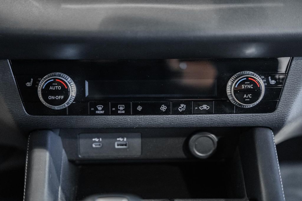 Used 2023 Mitsubishi Outlander SE Black Edition image 26