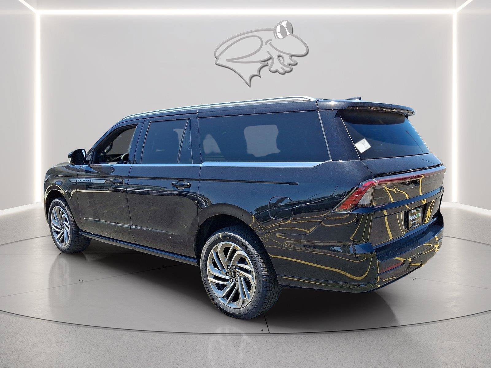 New 2026 Lincoln Navigator L Reserve AWD/4WD image 3