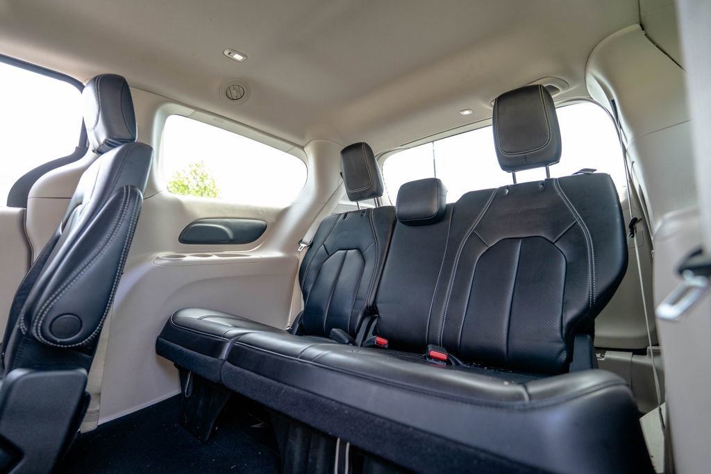 Used 2023 Chrysler Pacifica Touring-L FWD image 33