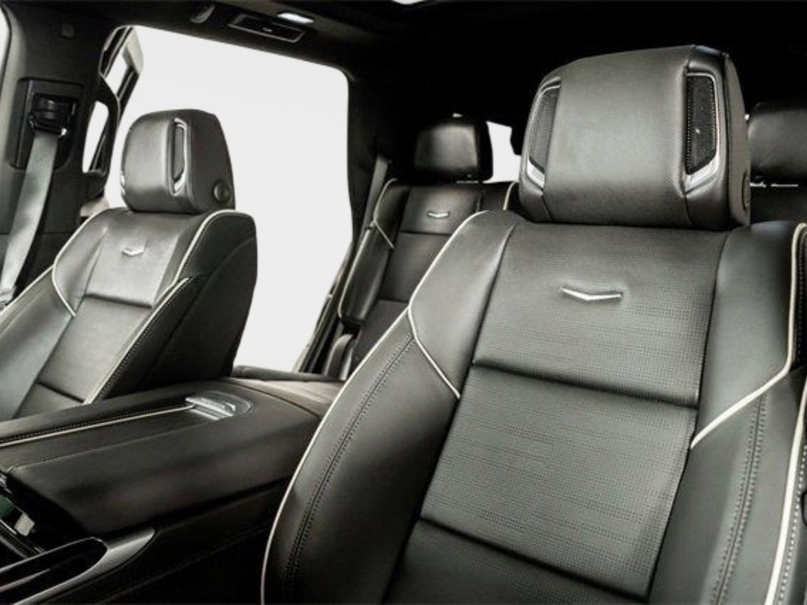 Used 2026 Cadillac Escalade Luxury w/ Touring Package image 3