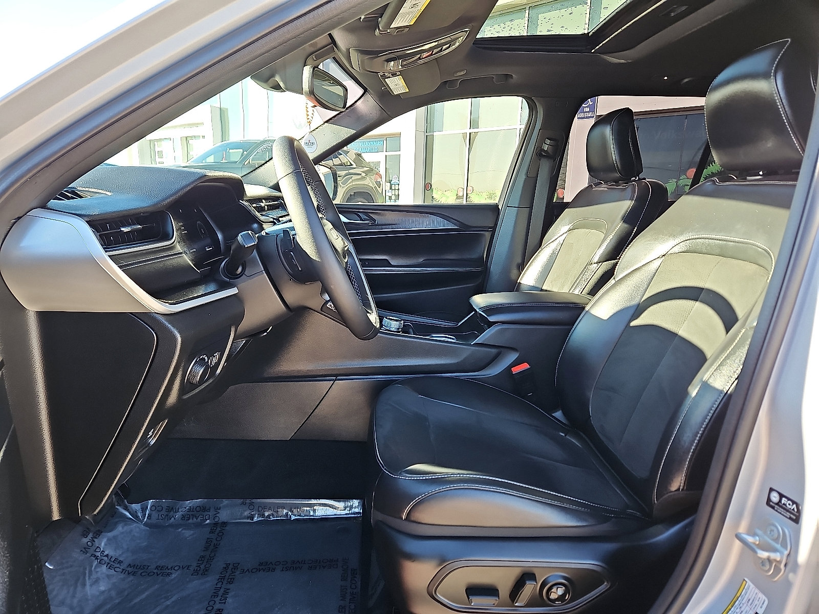 Used 2024 Jeep Grand Cherokee Altitude image 10