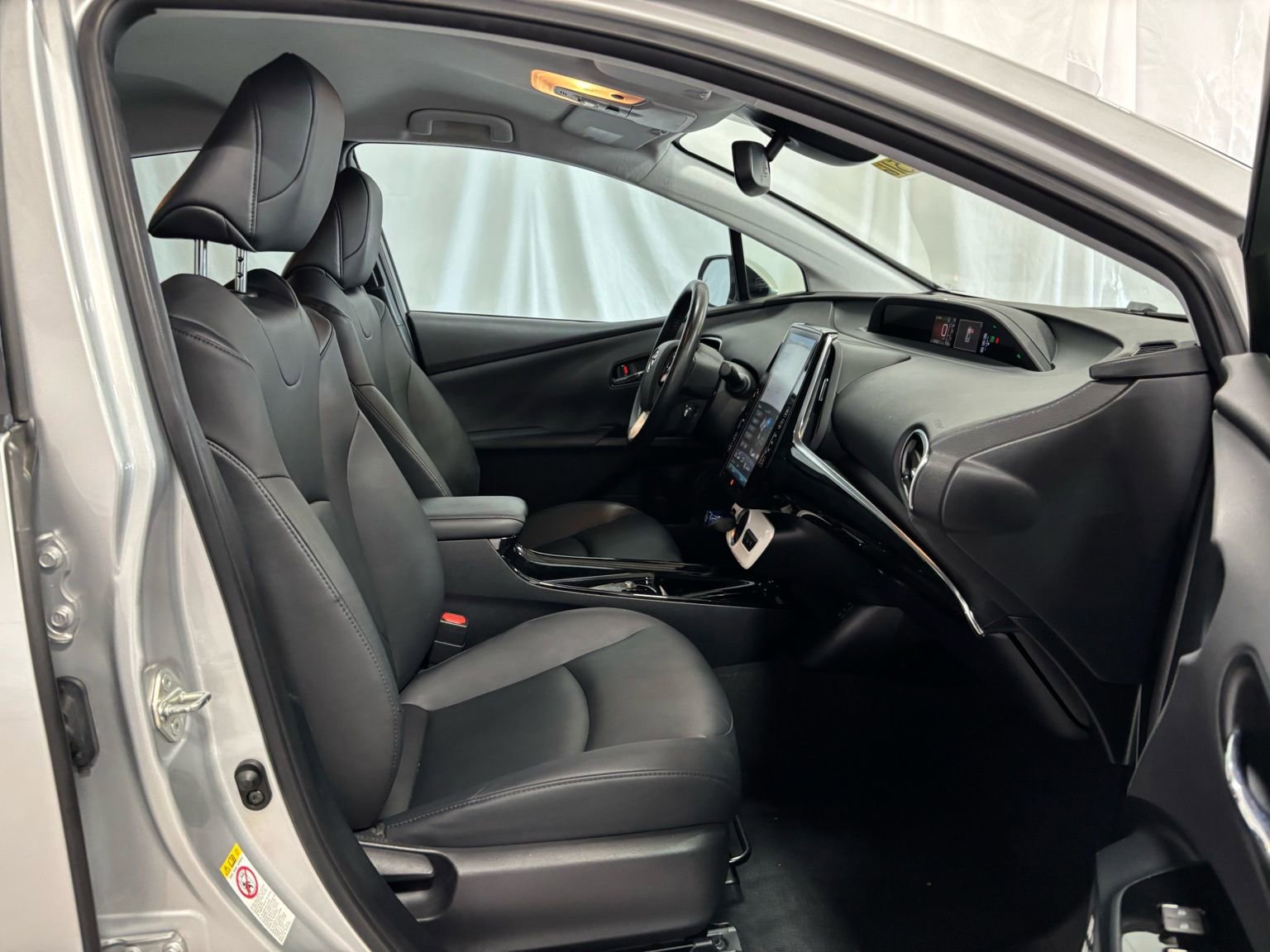Used 2018 Toyota Prius Prime Advanced FWD image 15