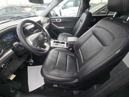 Used 2023 Ford Explorer XLT w/ Equipment Group 202A image 7