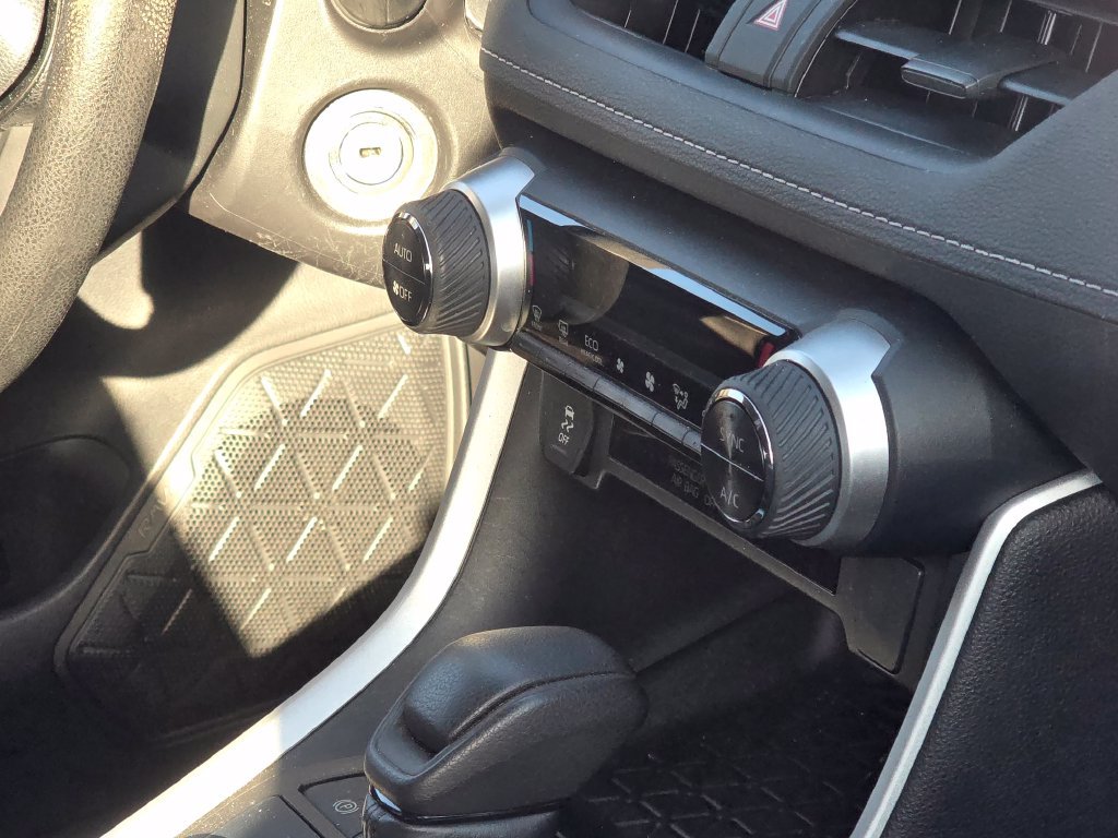 Used 2022 Toyota RAV4 LE AWD/4WD image 17